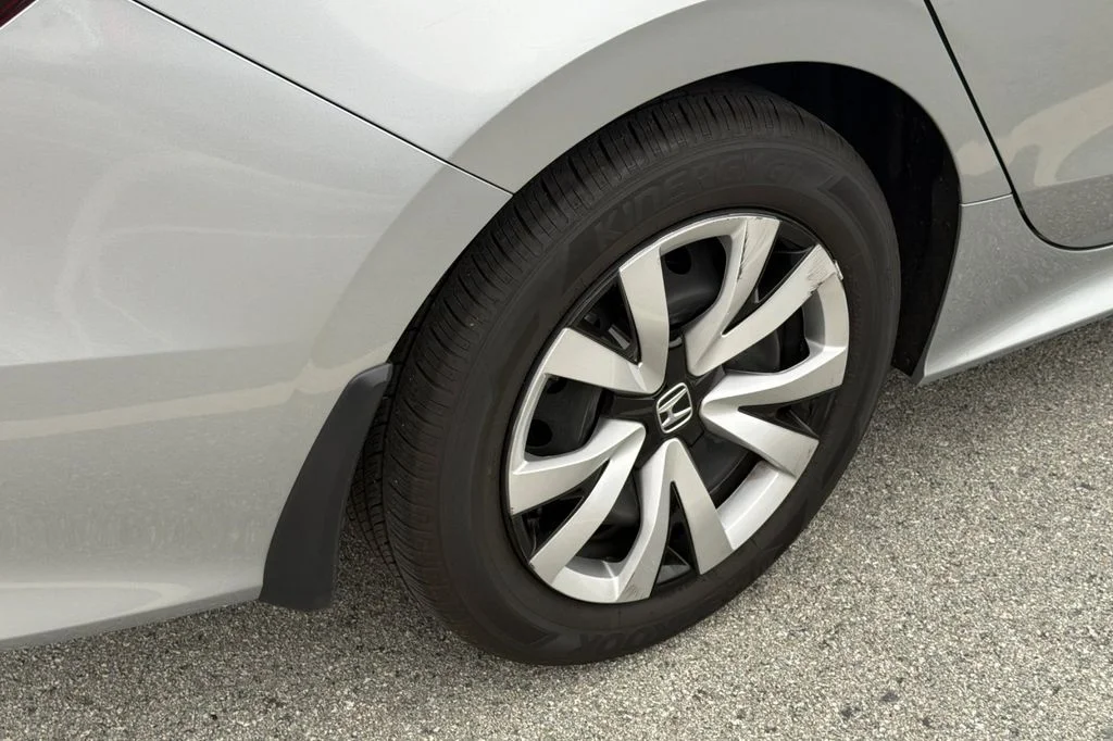 Used 2025 Solar Silver Metallic Honda LX image 4