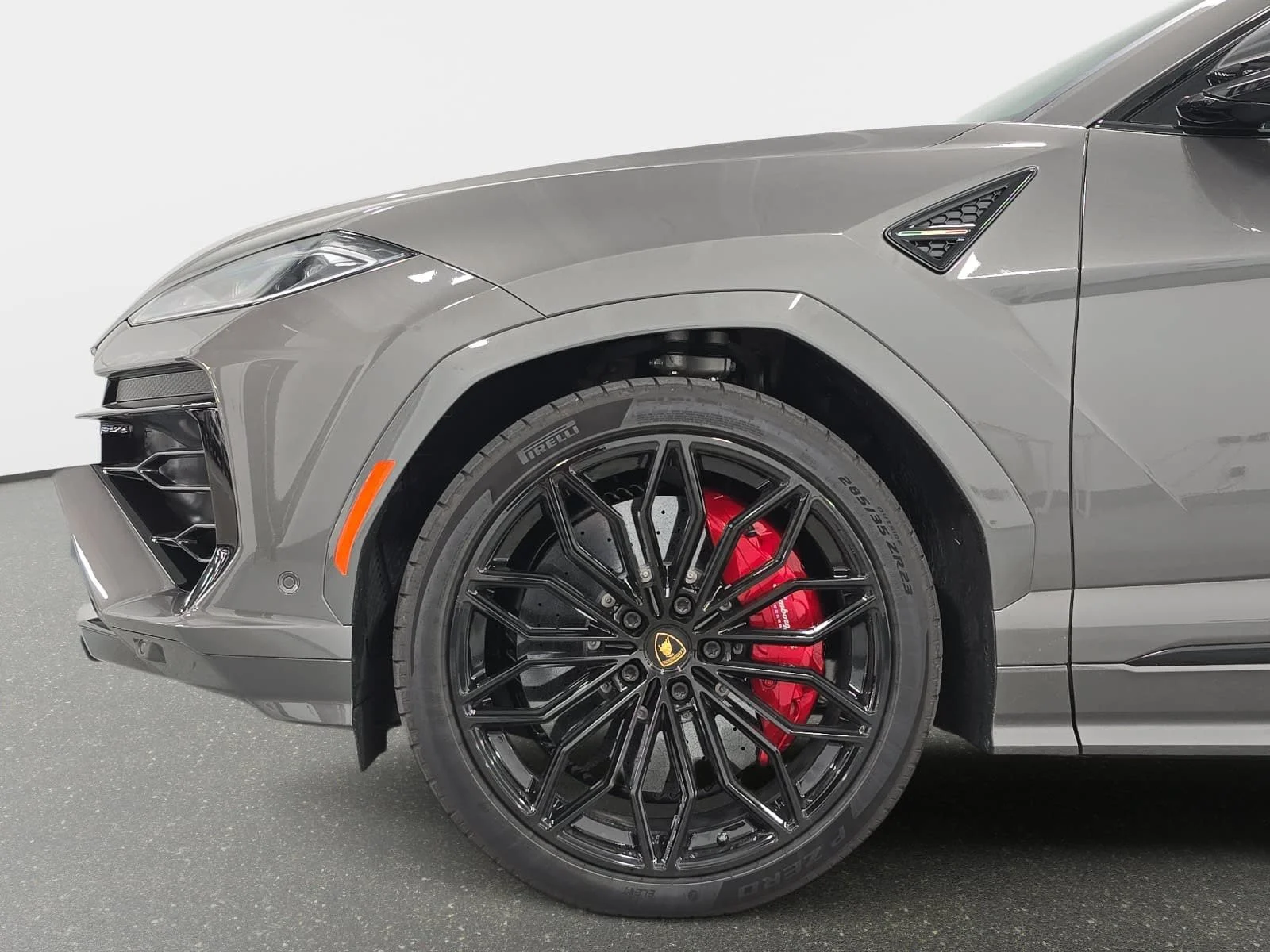 Used 2025 Grigio Keres Metallic Lamborghini SE image 10