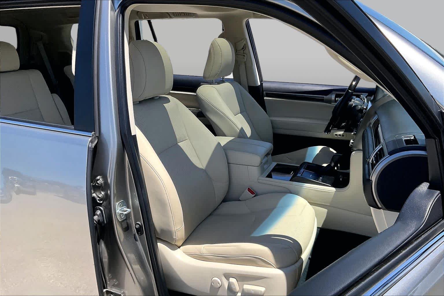 Used 2023 Atomic Silver Lexus Premium image 9