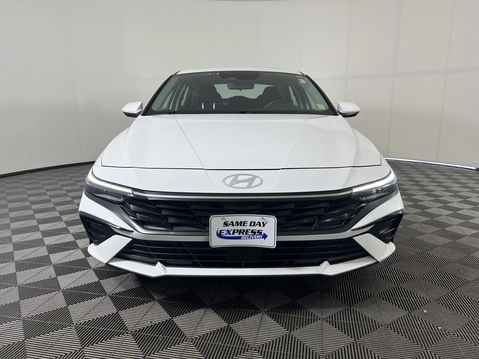 Used 2024 Serenity White Hyundai SEL image 31