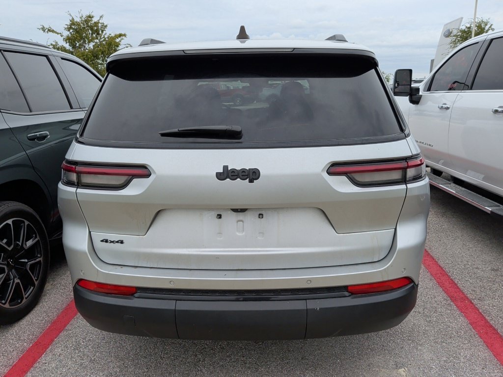 Used 2024 Silver Jeep Altitude X image 5