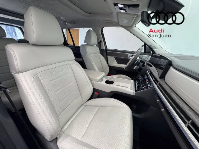 Used 2025 Silver Hyundai Calligraphy image 37