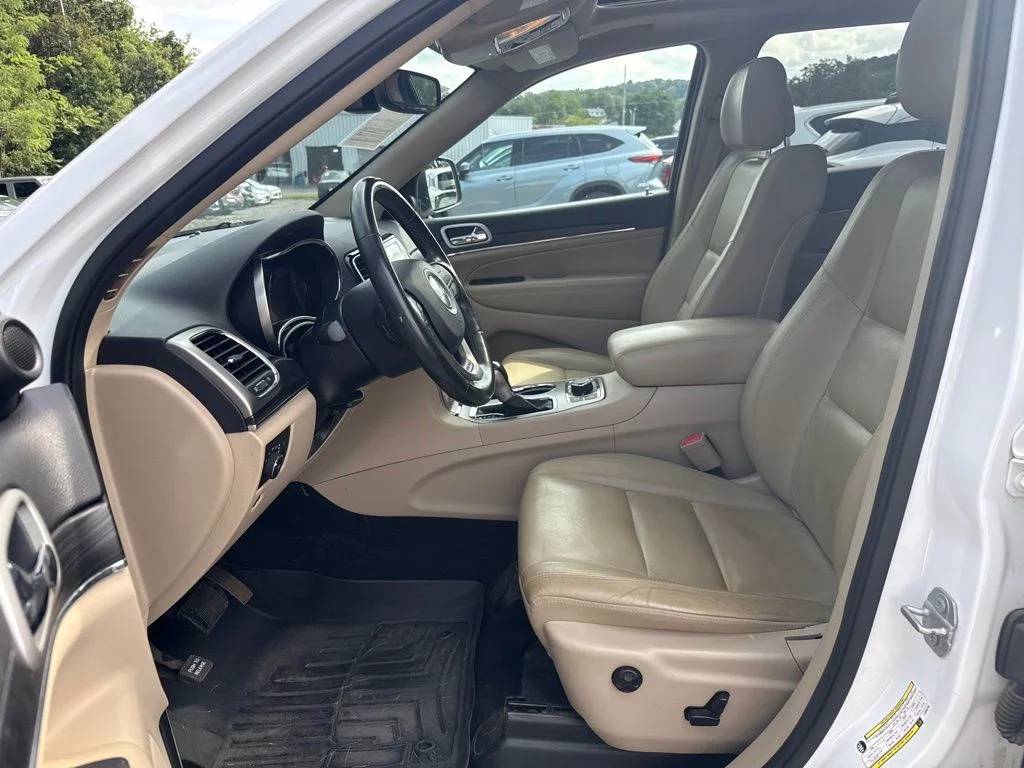 Used 2020 White Jeep Limited image 5