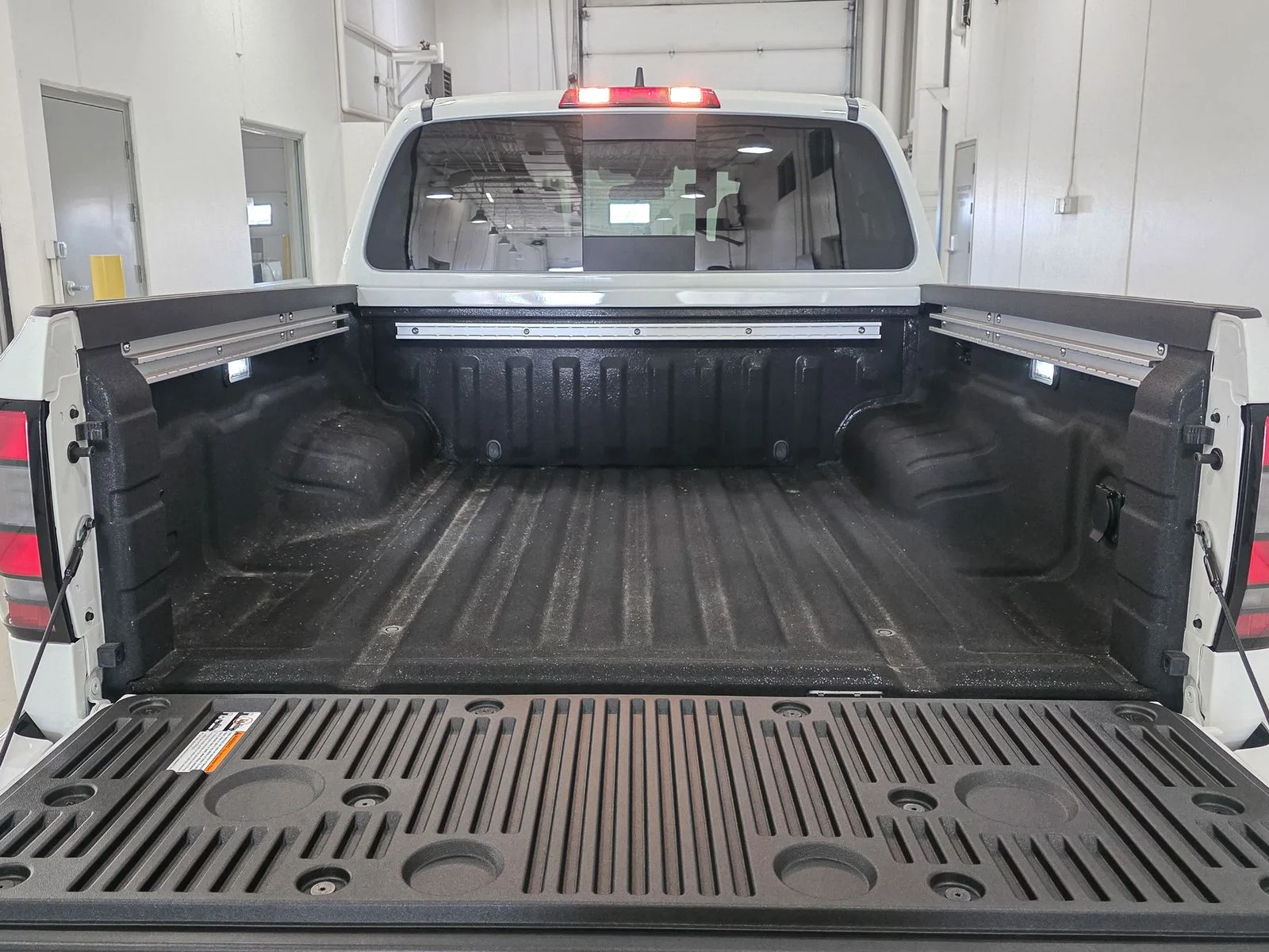2026 Nissan Frontier SV - Photo 17