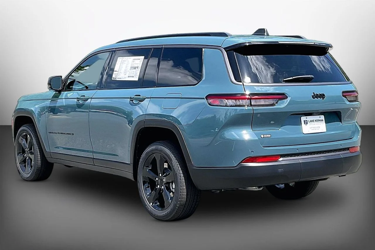 New 2026 Steel Blue Exterior Paint Jeep Limited image 6