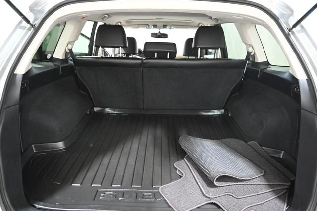 Used 2012 Silver Subaru 2.5i image 17