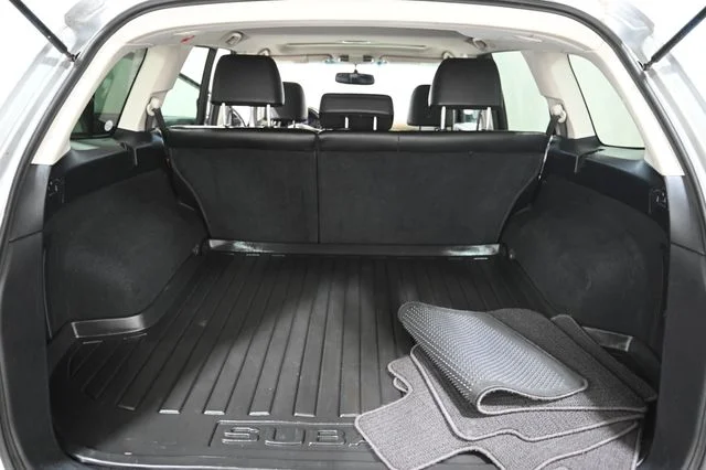 Used 2012 Silver Subaru 2.5i image 17