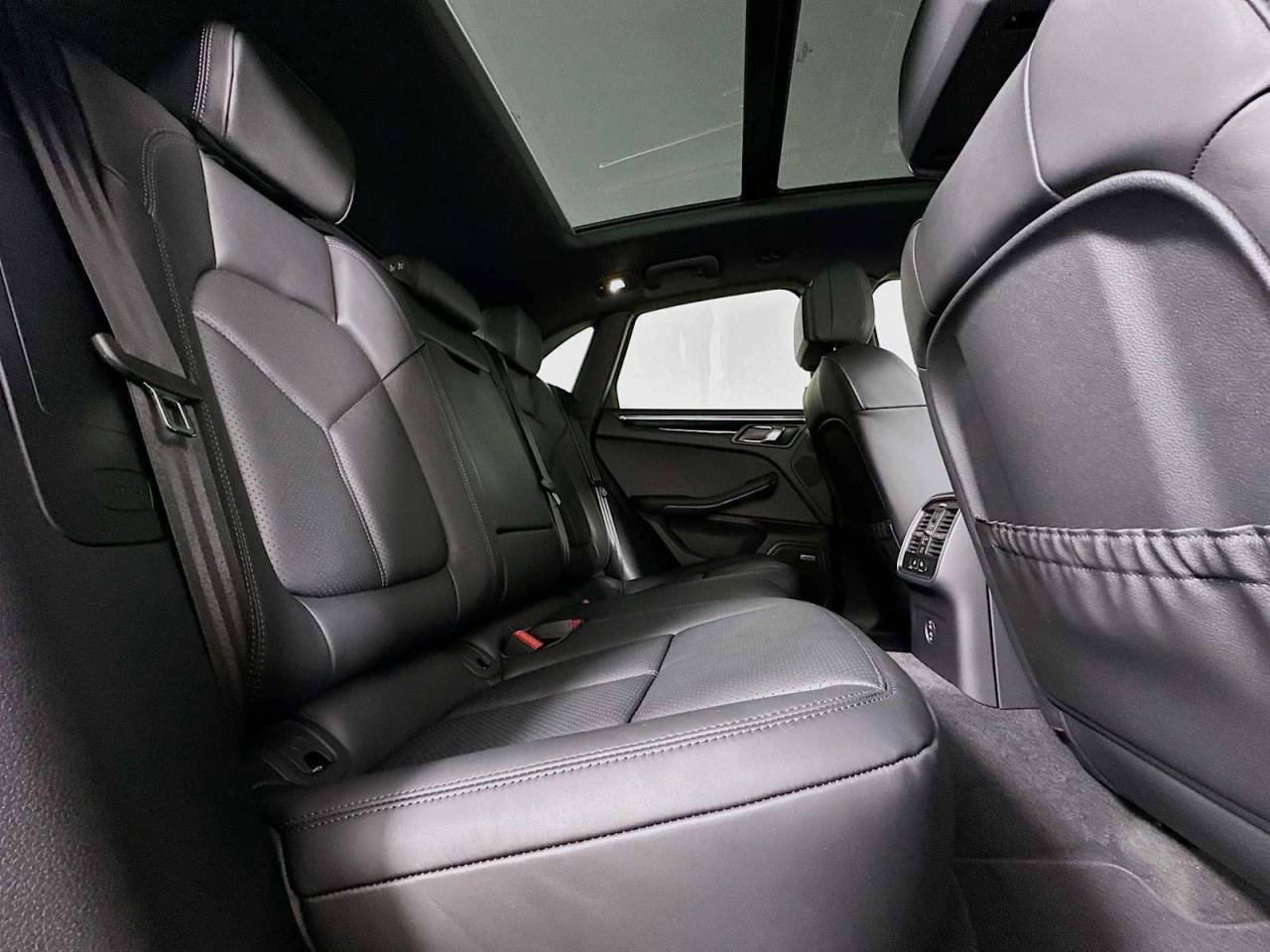 Certified Used 2026 VOLCANO GREY Porsche  image 28