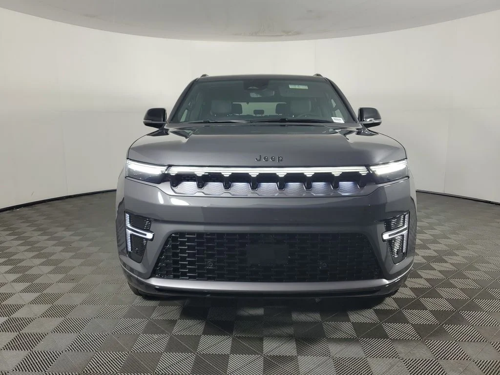 New 2026 Baltic-Gray Metallic Clear-Coat Exterior Paint Jeep Limited Altitude image 8