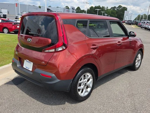 Used 2021 Orange Kia S image 12