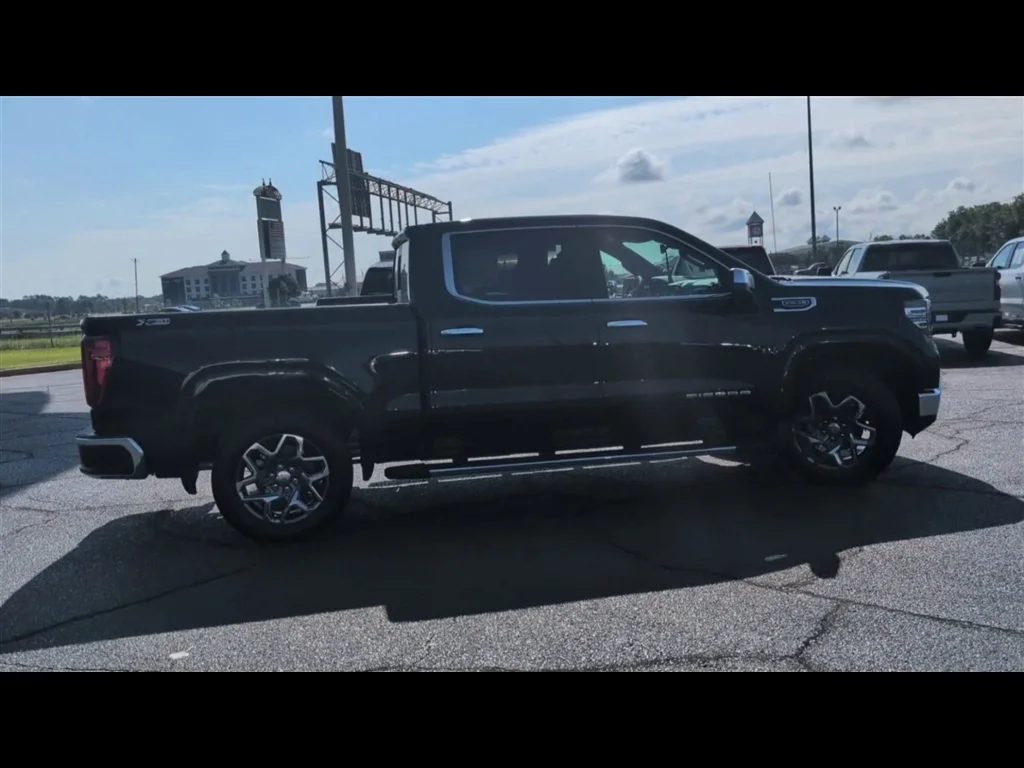 New 2026 Onyx Black GMC SLT image 33