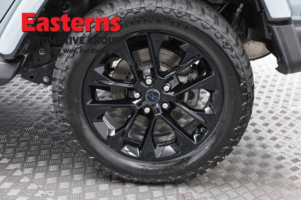 Used 2024 Gray Jeep Sahara 4xe image 33