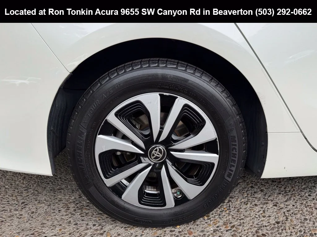 Used 2017 Blizzard Pearl Toyota Premium image 9