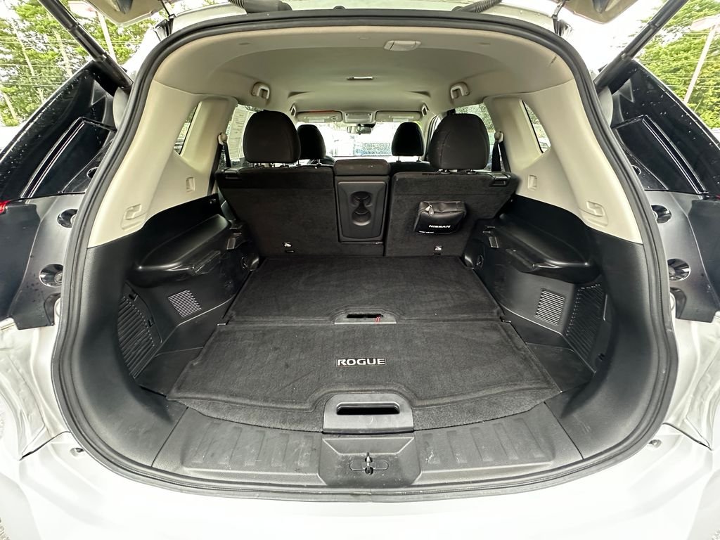 Used 2020 Silver Nissan SV image 25