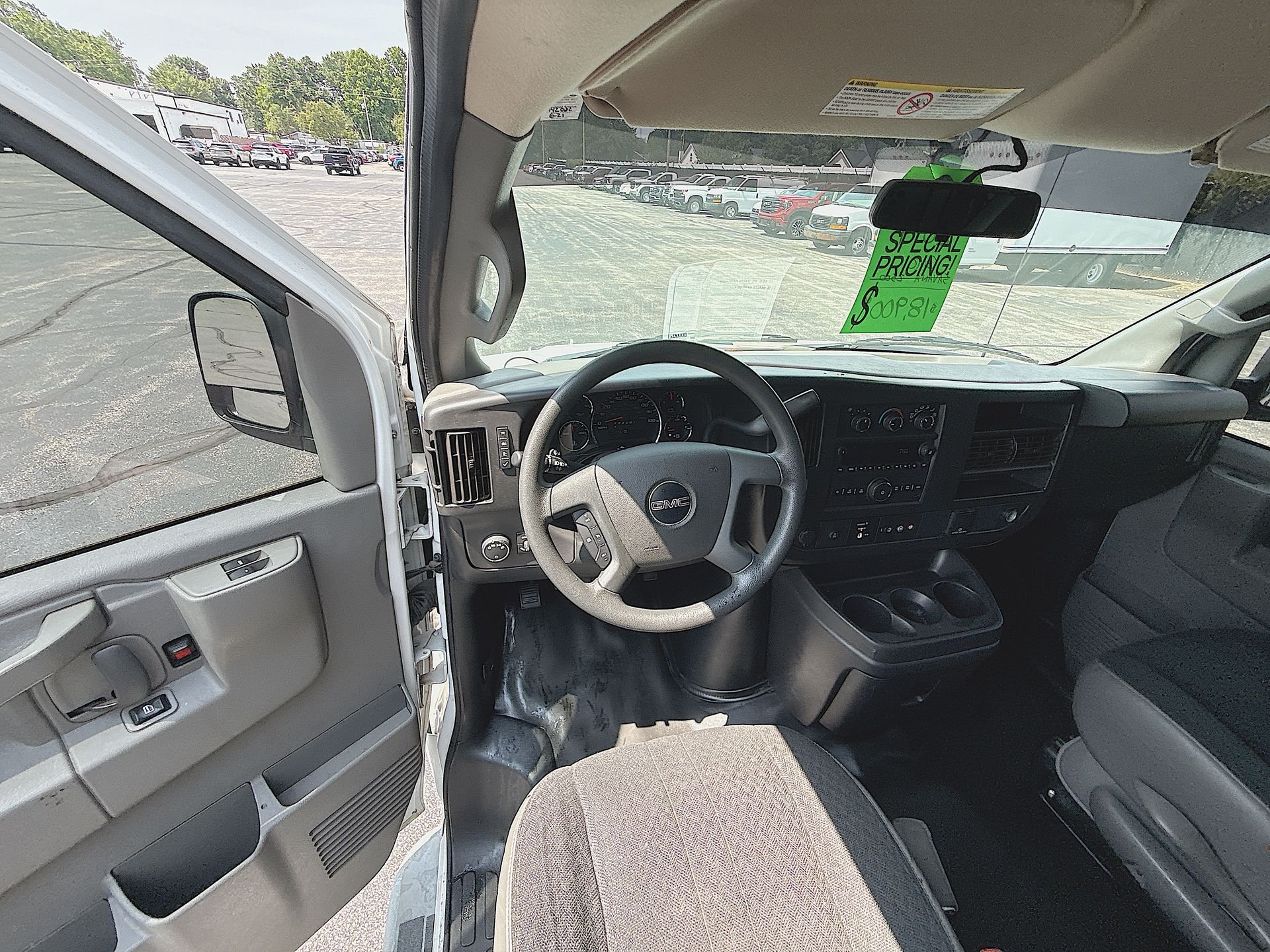 2019 GMC Savana Cargo Work Van - Photo 18