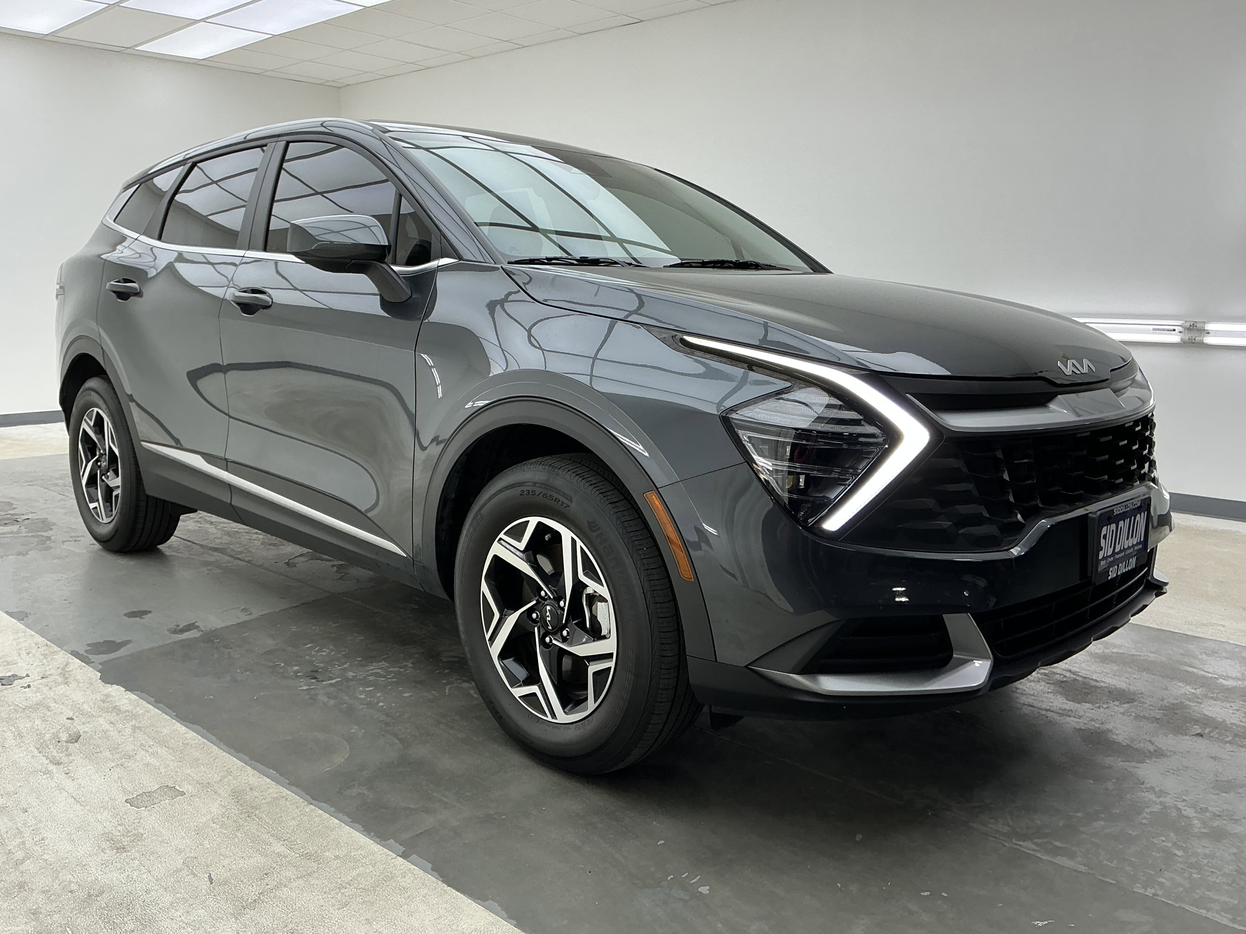 Used 2024 Gravity Gray Kia LX image 3