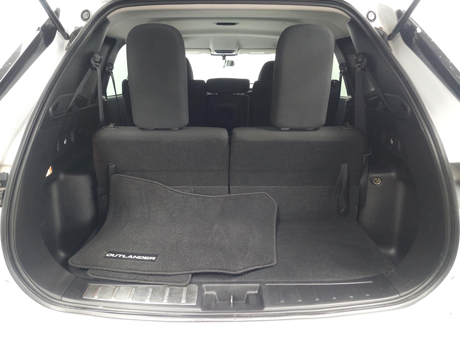 Used 2022 White Mitsubishi ES image 10
