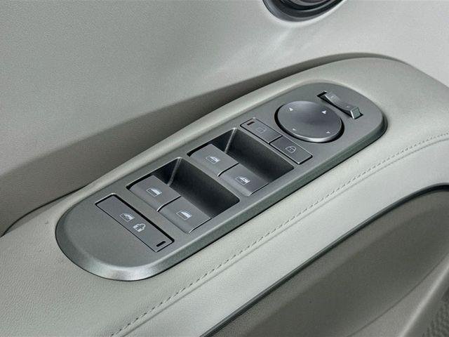 New 2026 White Hyundai Blue SEL 7P image 30