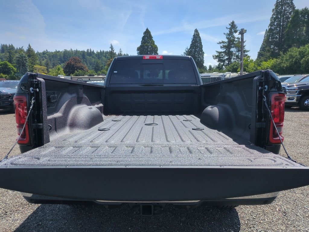New 2026 Diamond Black Crystal Pearl-Coat Exterior Paint RAM Tradesman image 10
