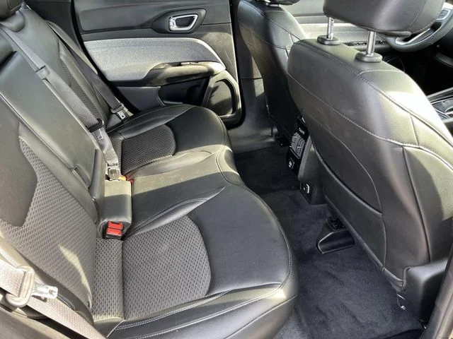 Used 2025 Black Jeep Latitude image 19