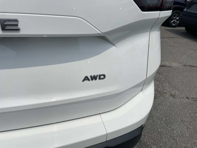 Used 2024 White Nissan S image 5