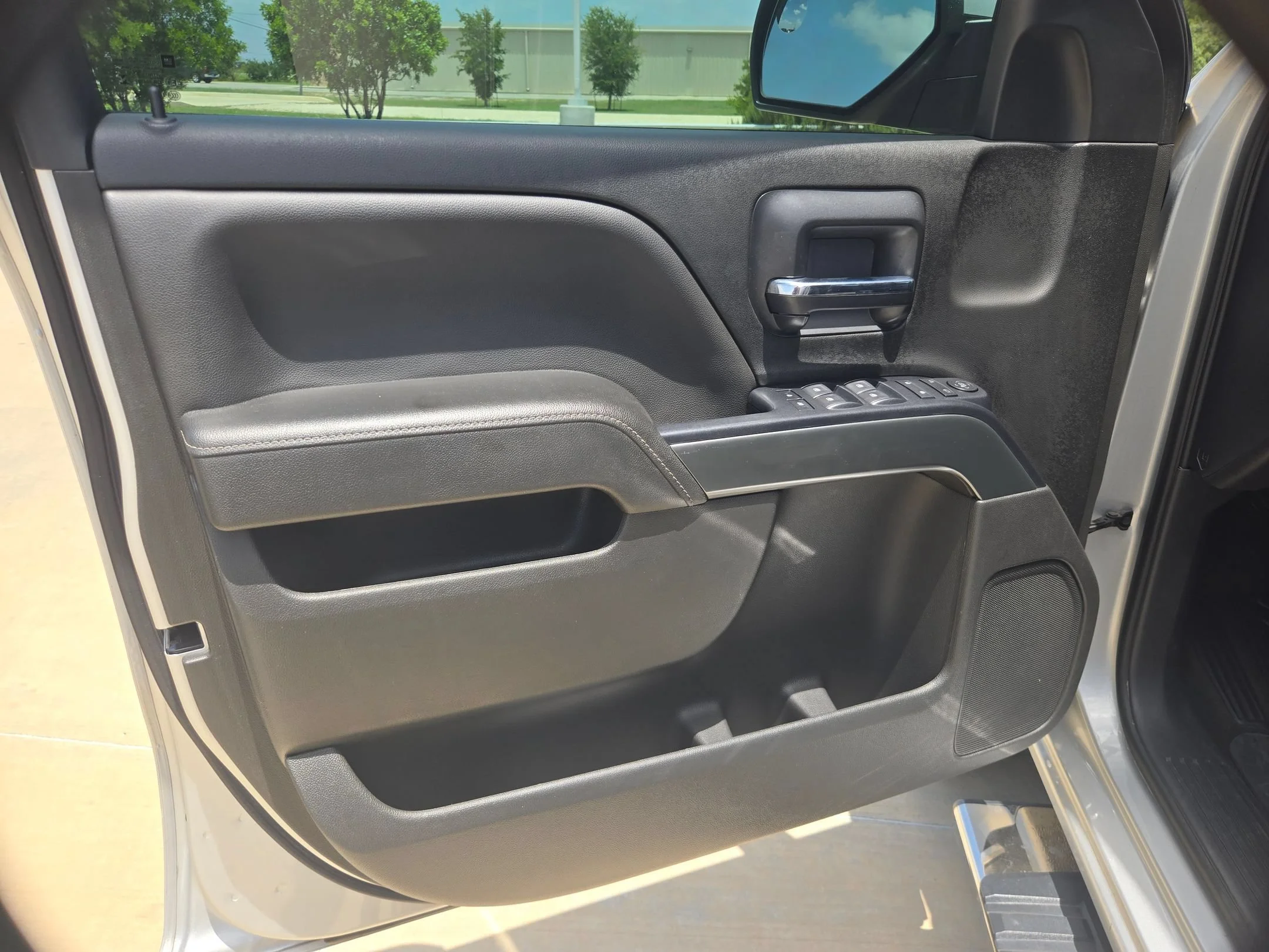 Used 2018 Silver Chevrolet LT image 12