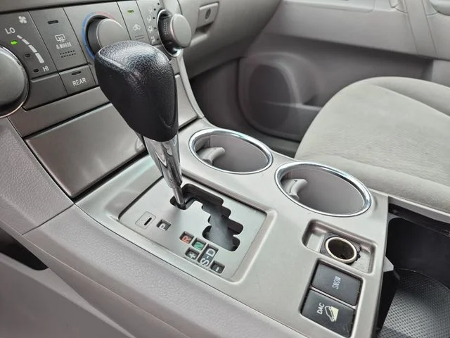 Used 2010 Green Toyota Base image 17