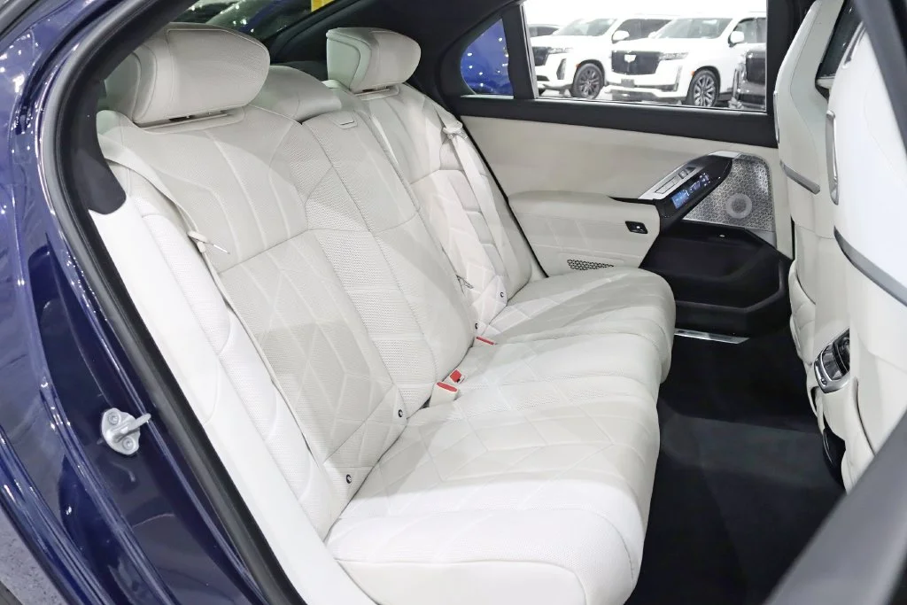 Used 2023 Blue BMW 760i xDrive image 32
