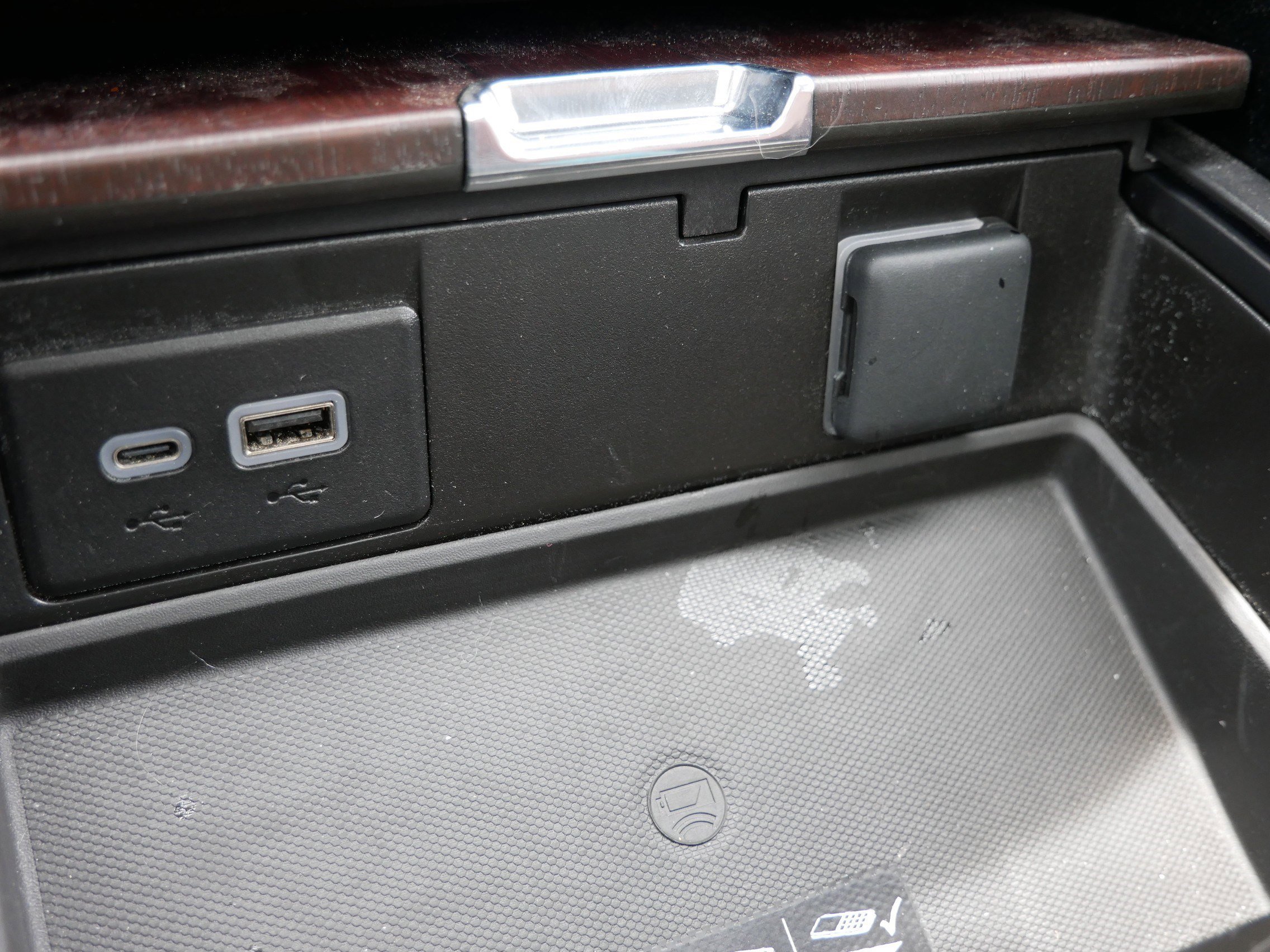 2024 GMC Yukon Denali Ultimate - Photo 25