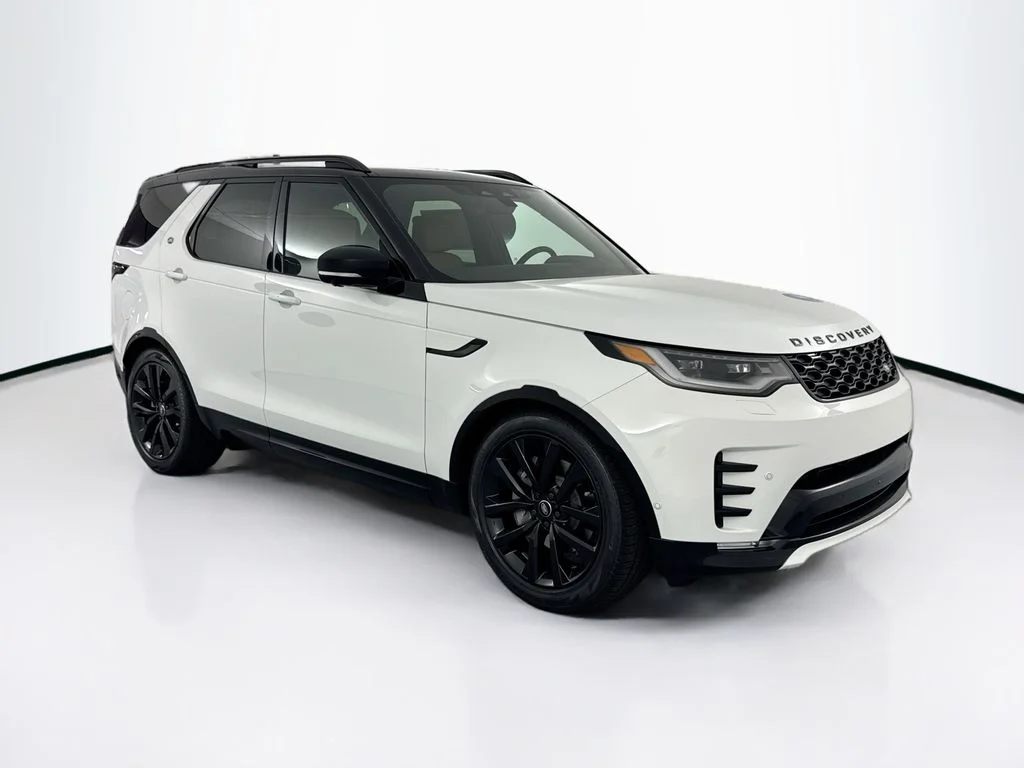 New 2026 White Land Rover Dynamic SE image 3
