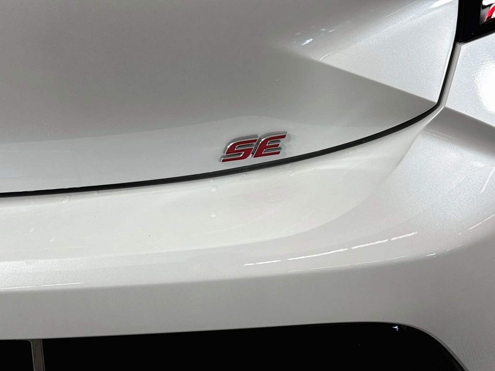 New 2027 Wind Chill Pearl <sup>1</sup> Toyota  SE image 18