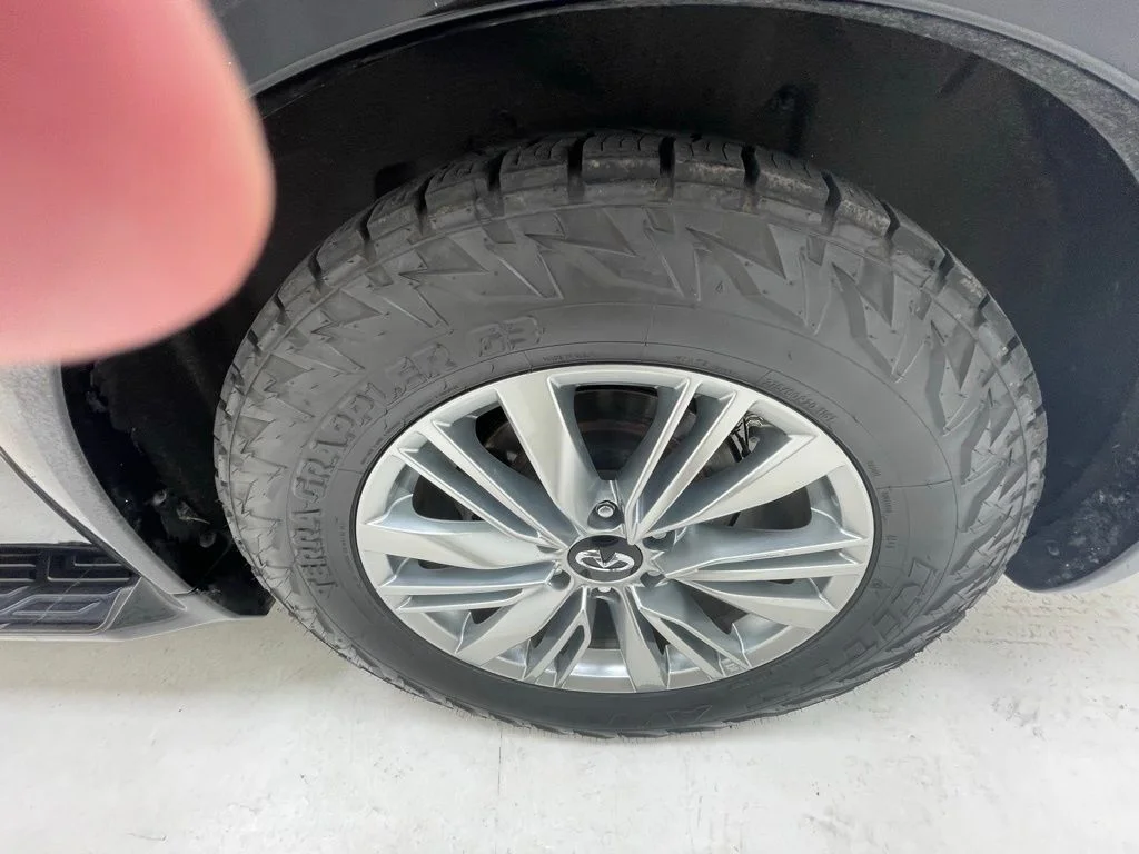 Used 2019 Black INFINITI LUXE image 10