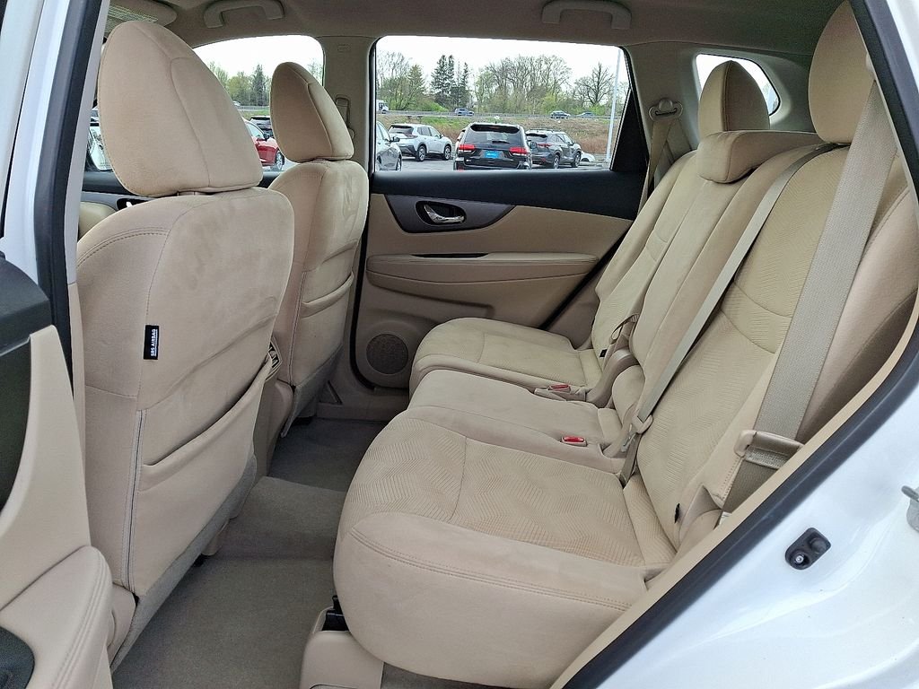 Used 2015 White Nissan S image 11