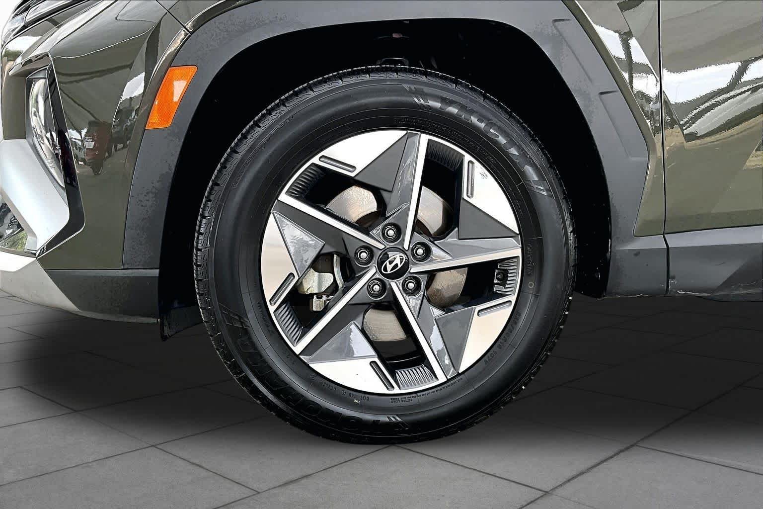 Used 2025 Rockwood Green Hyundai SEL image 11