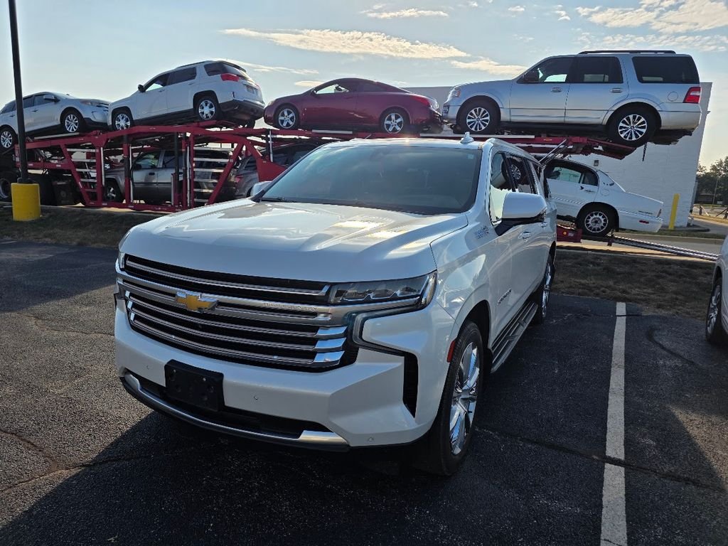 Used 2021 Iridescent Pearl Tricoat Chevrolet High Country image 2