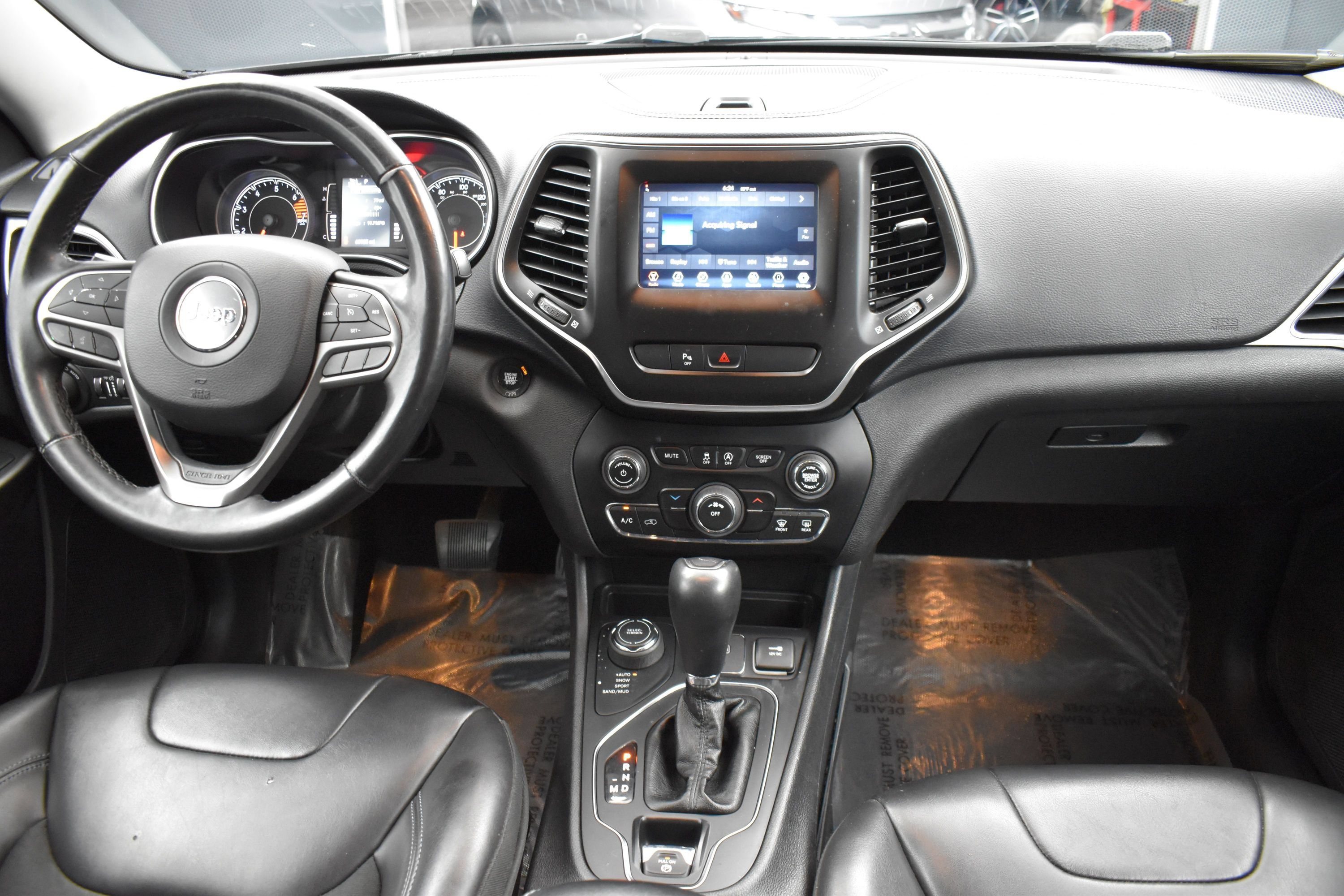 Used 2019 Diamond Black Crystal Pearlcoat Jeep Latitude Plus image 14