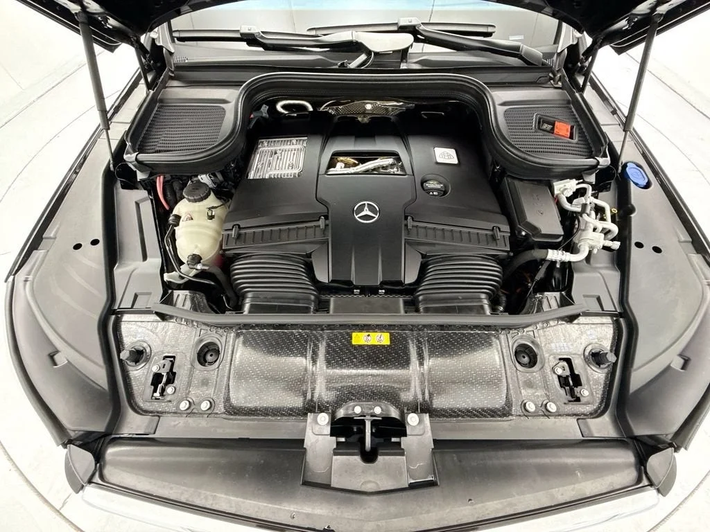 Used 2025  Mercedes-Benz Maybach GLS 600 image 28