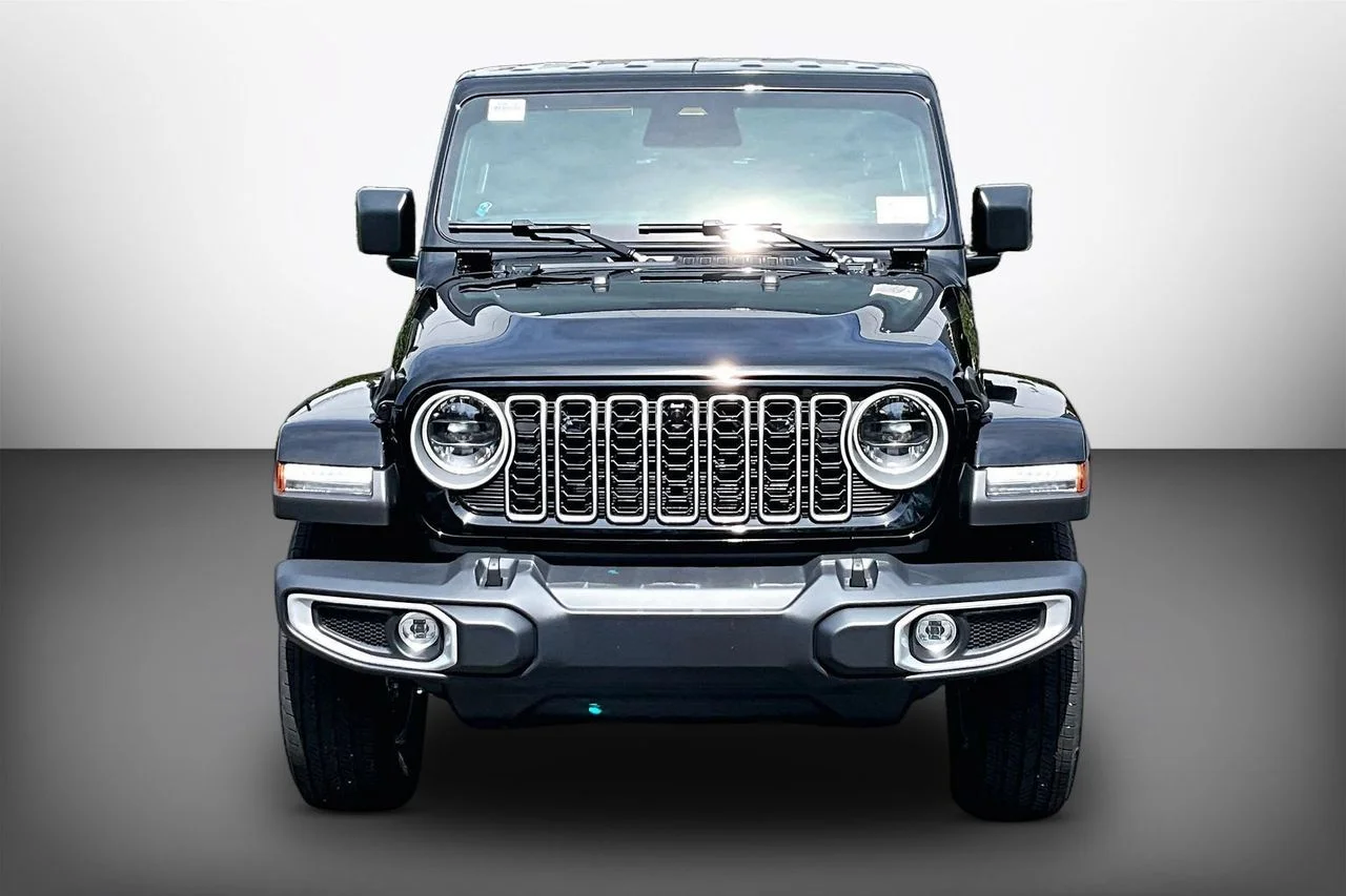 New 2026 Black Clear-Coat Exterior Paint Jeep Sahara image 3