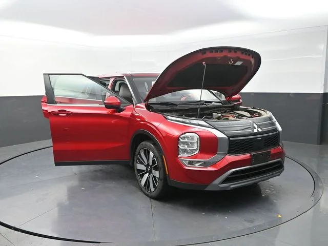 Used 2025  Mitsubishi SE image 40