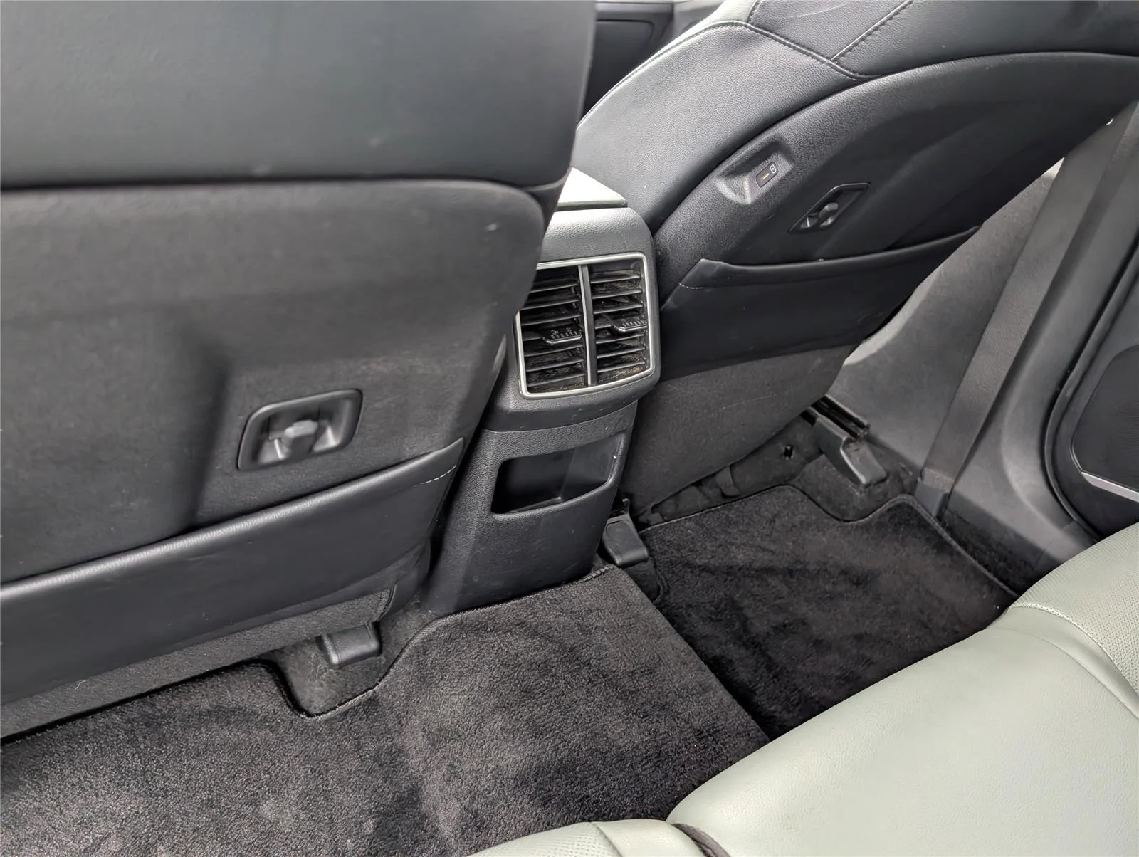 Used 2024 Ebony Black Kia X-Line image 28
