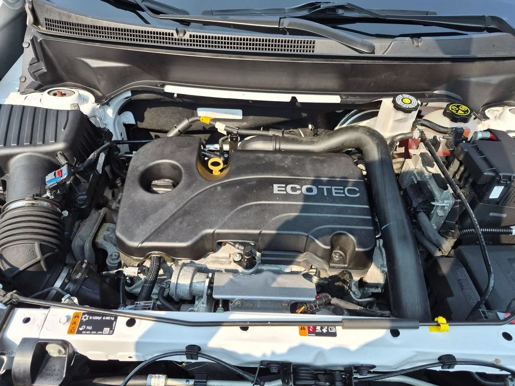 Used 2021 White GMC SLE image 26