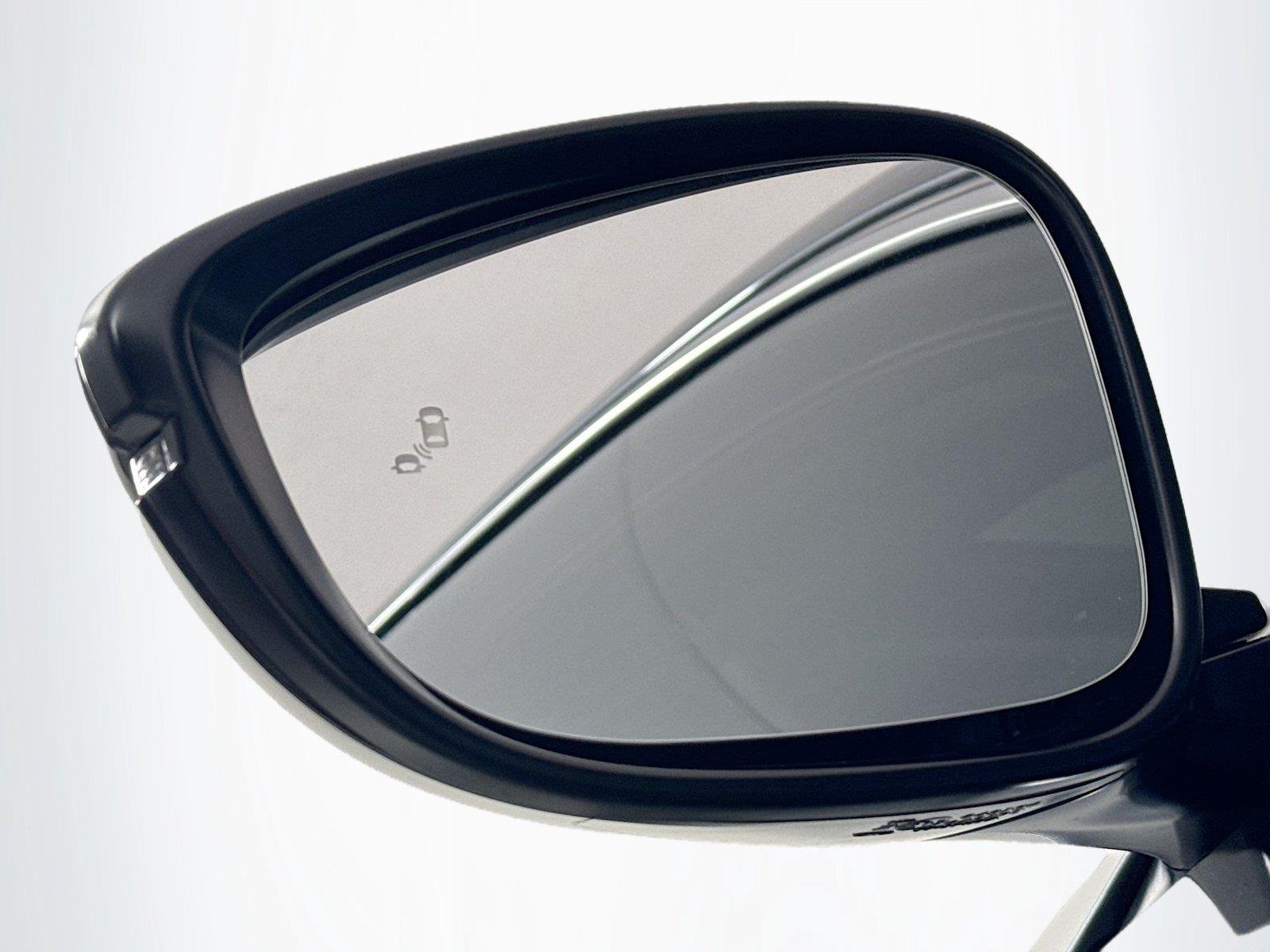 Used 2024 Meteorite Gray Metallic Honda Touring image 5