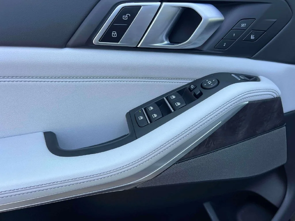 Used 2024 Skyscraper Grey Metallic BMW xDrive40i image 19