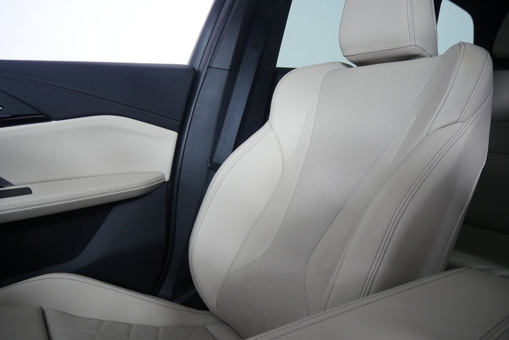 Certified Used 2024 Mineral White Metallic BMW xDrive28i image 24