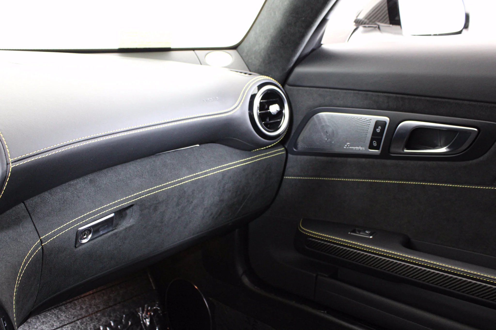 Used 2020 White Mercedes-Benz R PRO image 43