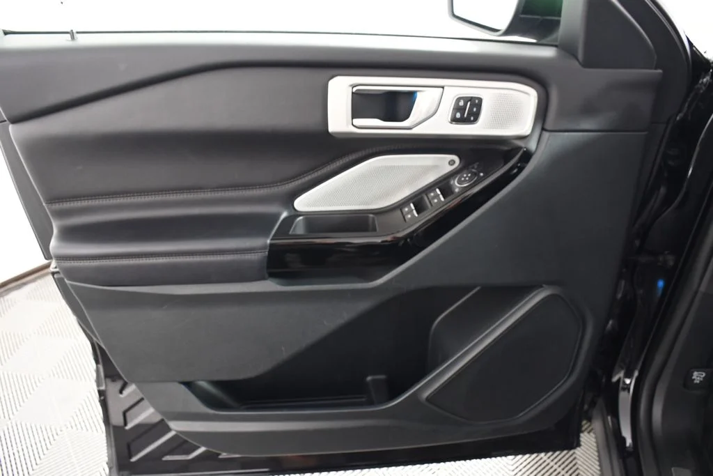 Used 2021 Agate Black Metallic Ford Platinum image 14