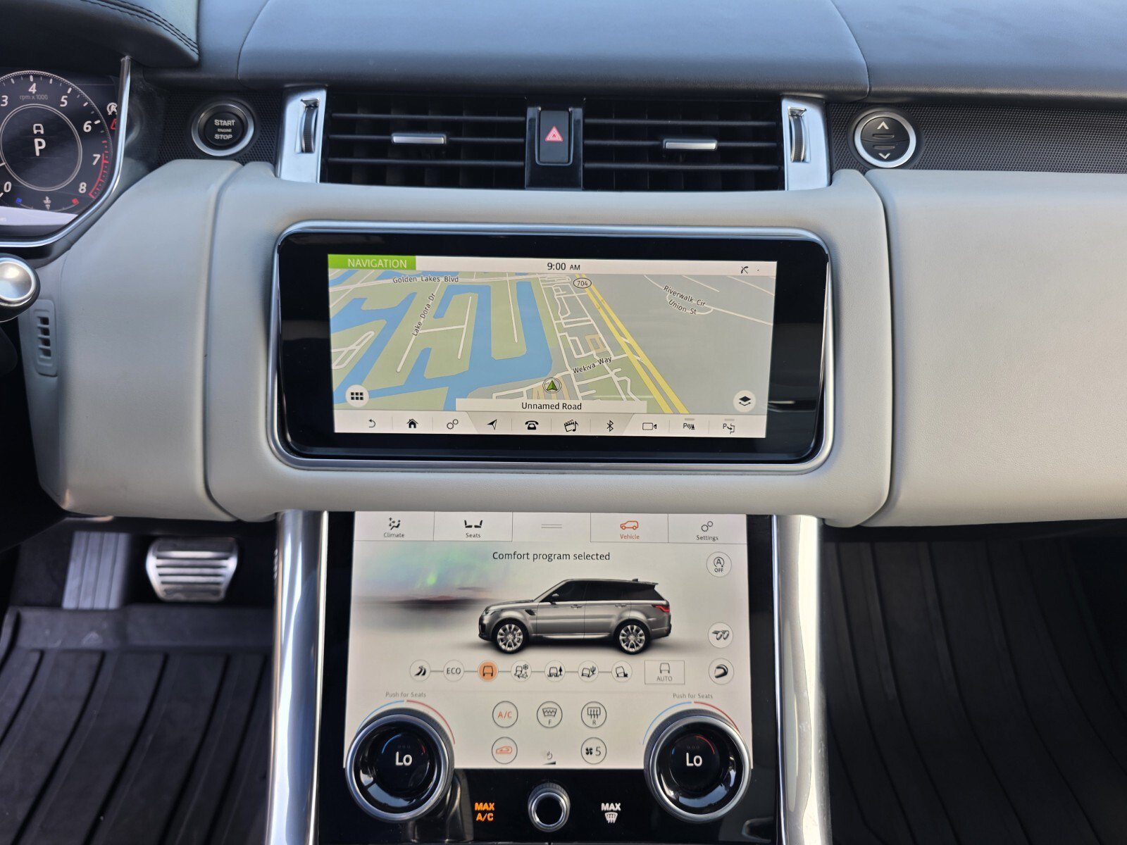 Used 2021 Santorini Black Metallic Land Rover SVR image 21