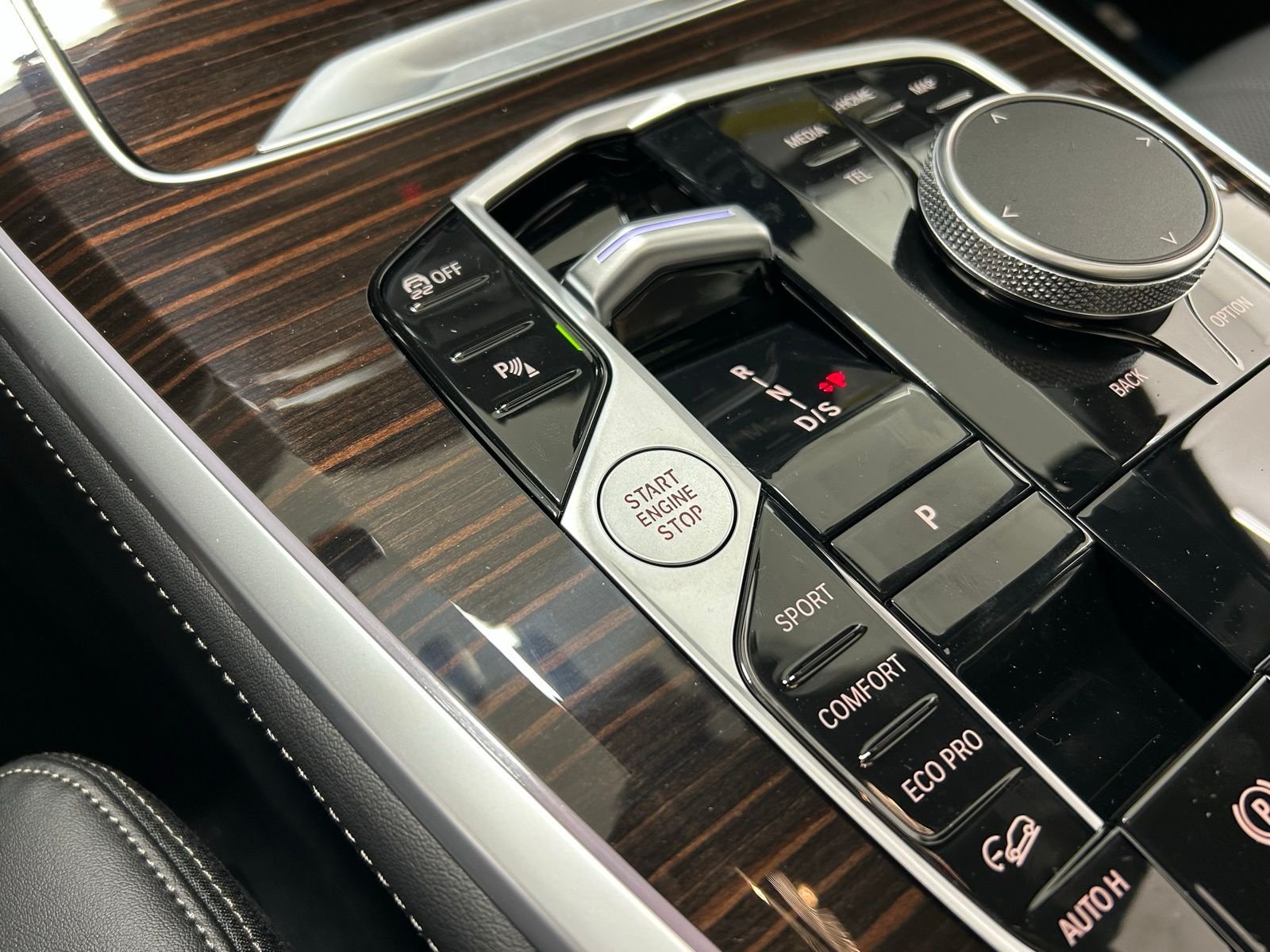 New 2026 Carbon Black Metallic BMW xDrive40i image 21
