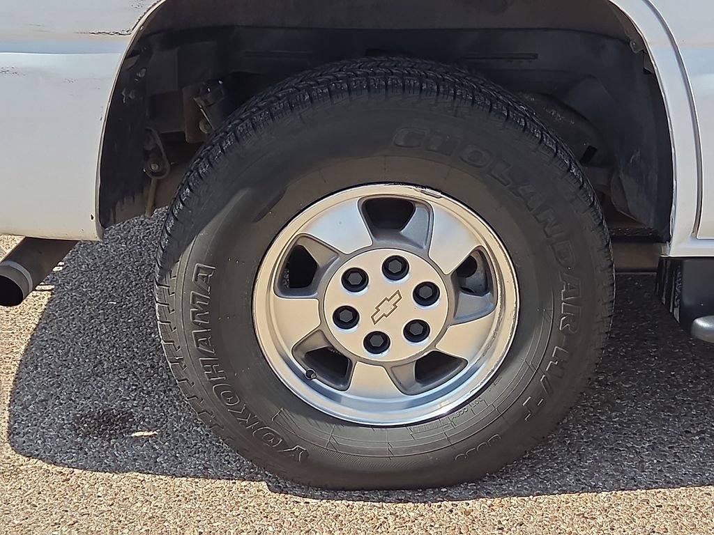 Used 2002 White Chevrolet LS image 13