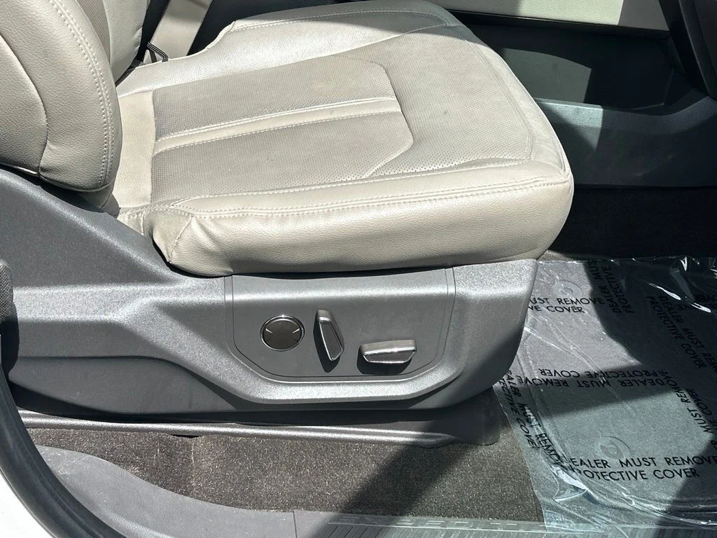 Used 2019 White Platinum Clearcoat Metallic Ford Limited image 40